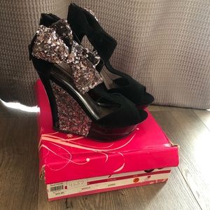 NWT sequin bow wedges, size 7 1/2 women’s